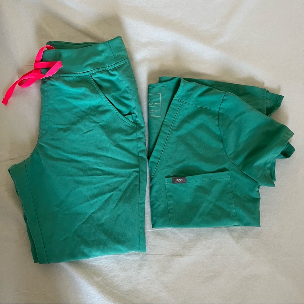 Figs Surgical Green scrub set